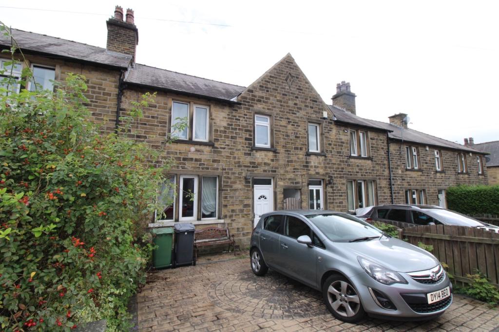 3 bedroom terraced house for sale in Hawes Avenue, Huddersfield, HD3