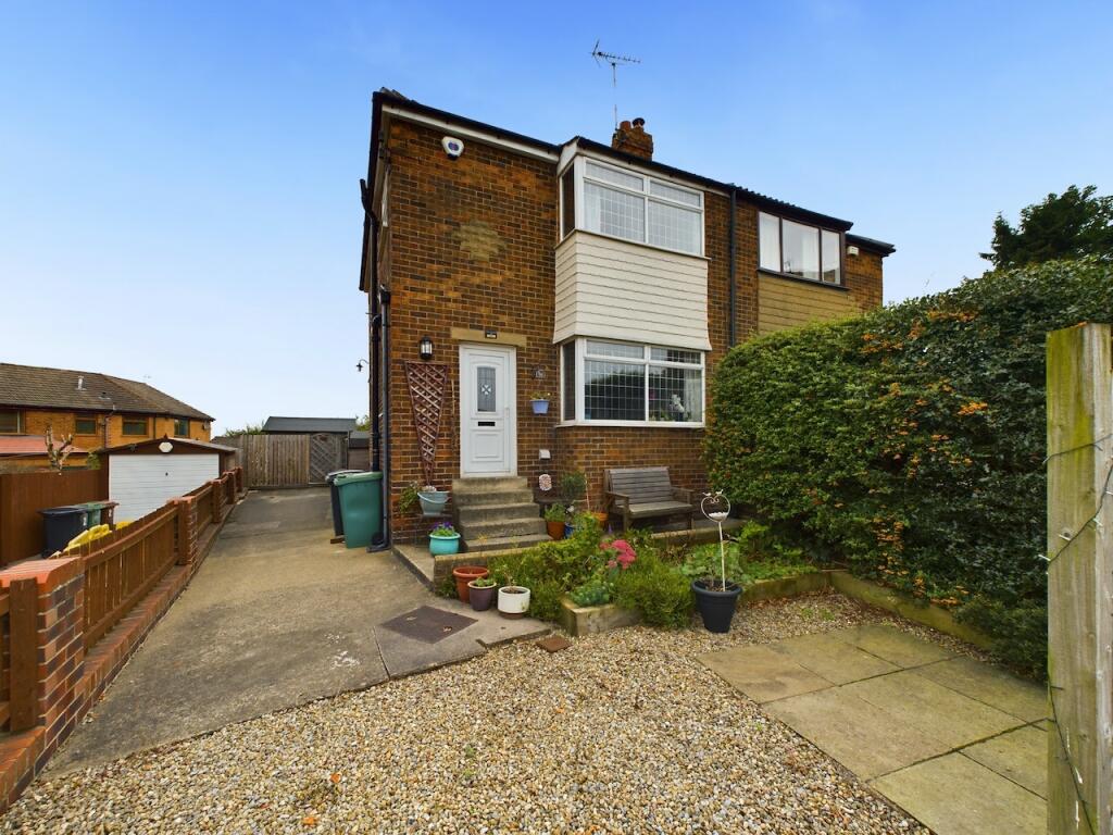 3 bedroom semidetached house for sale in Hillfoot Crescent, Pudsey, LS28