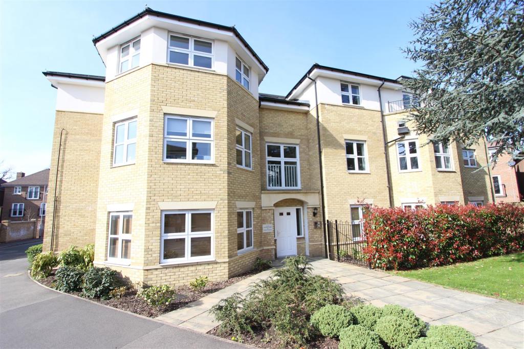 2 bedroom apartment for sale in Heacham Avenue, Ickenham, UB10