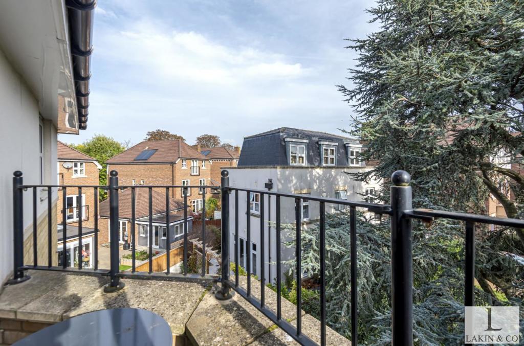 2 bedroom apartment for sale in Heacham Avenue, Ickenham, UB10