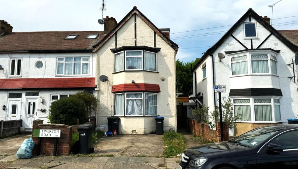 Main image of property: 39 Tiverton Road, London, N18 1DN