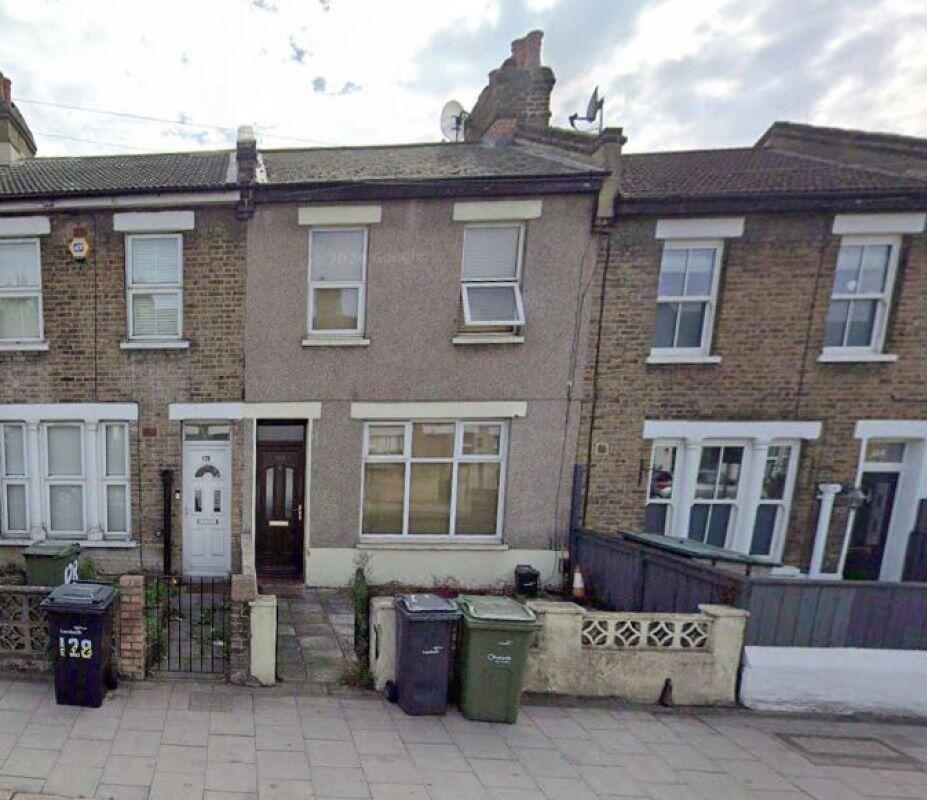 Main image of property: 126 Eardley Road, London, SW16 5TG