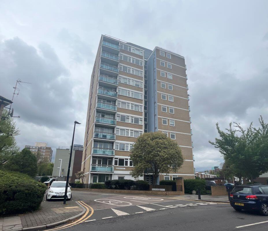 Main image of property: Flat 16 Essex House, Giraud Street, London, E14 6LD