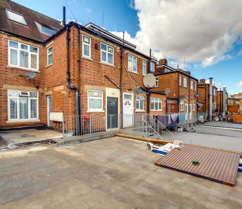 Main image of property: Third Floor Flat, 1372 Greenford Road, Greenford, Ealing, UB6 0HL