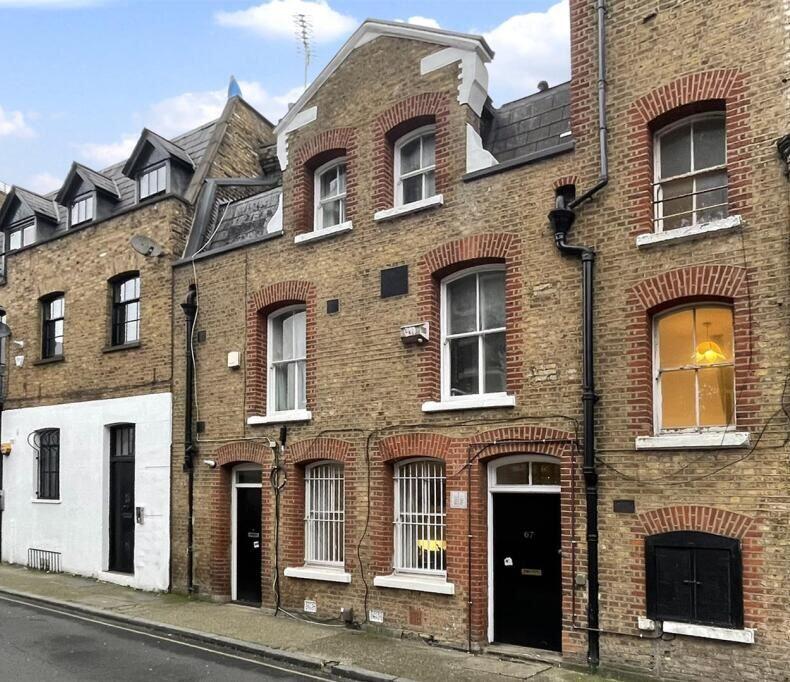 Main image of property: Flat 2, 67 Lant Street, London, Southwark, SE1 1QN
