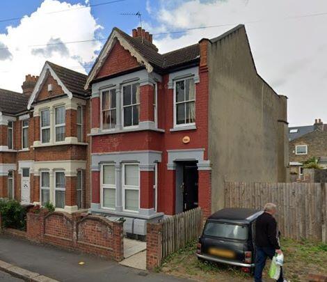 Main image of property: 33B Canterbury Road, London, E10 6EE