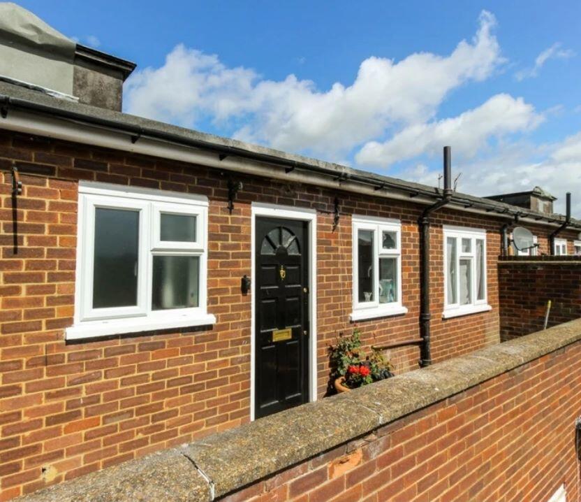 Main image of property: 44B High Street, Cheshunt, Waltham Cross, Hertfordshire, EN8 0AQ