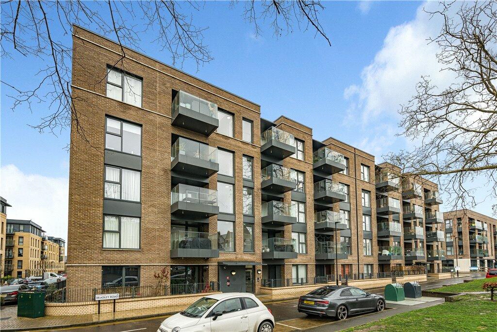 2 bedroom apartment for sale in Flat 34, 8 Bradley Road, London, SW4