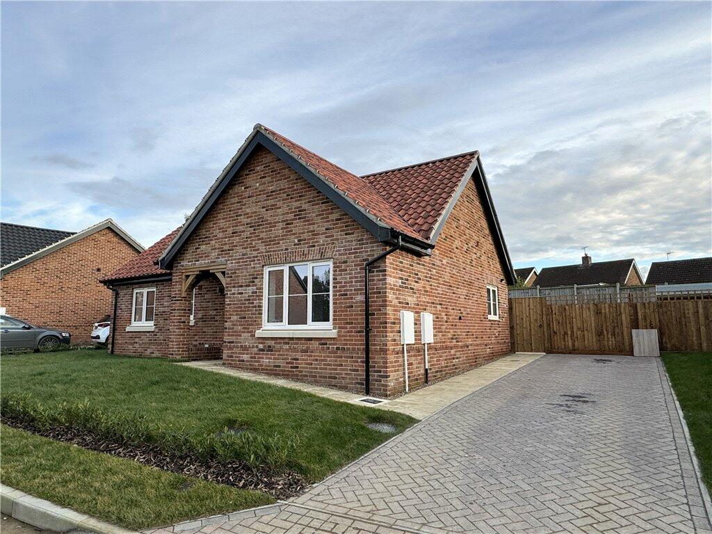 2 bedroom bungalow for sale in Laurie Shepherd Close, Halesworth
