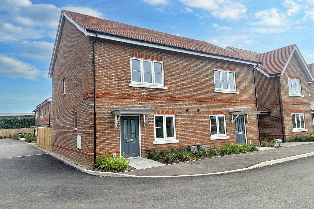 2 bedroom semidetached house for sale in Hawkes View, Aston Clinton