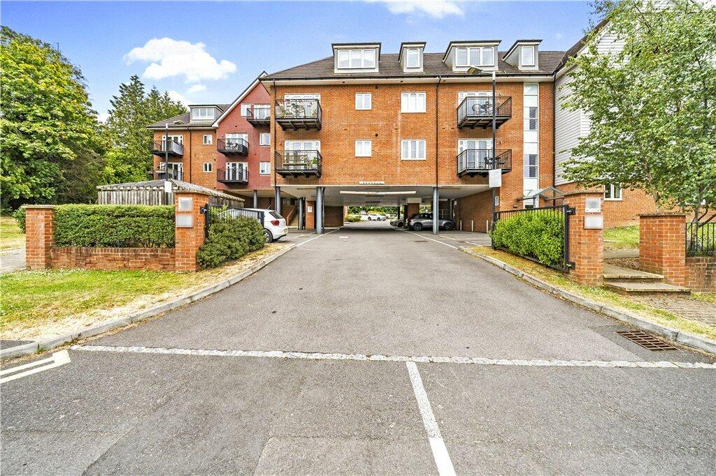 2 Bedroom Apartment For Sale In Cardew Court Crowthorne Road