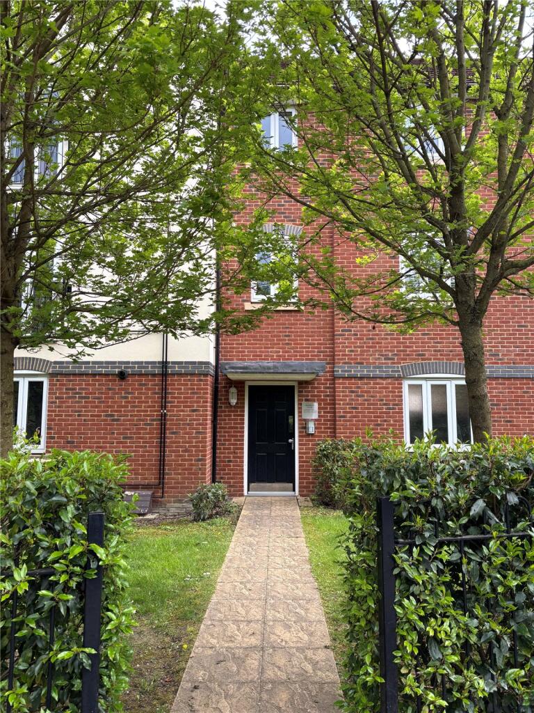 Main image of property: Flat 18, Heathfield House, Carpenters Close, Newbury