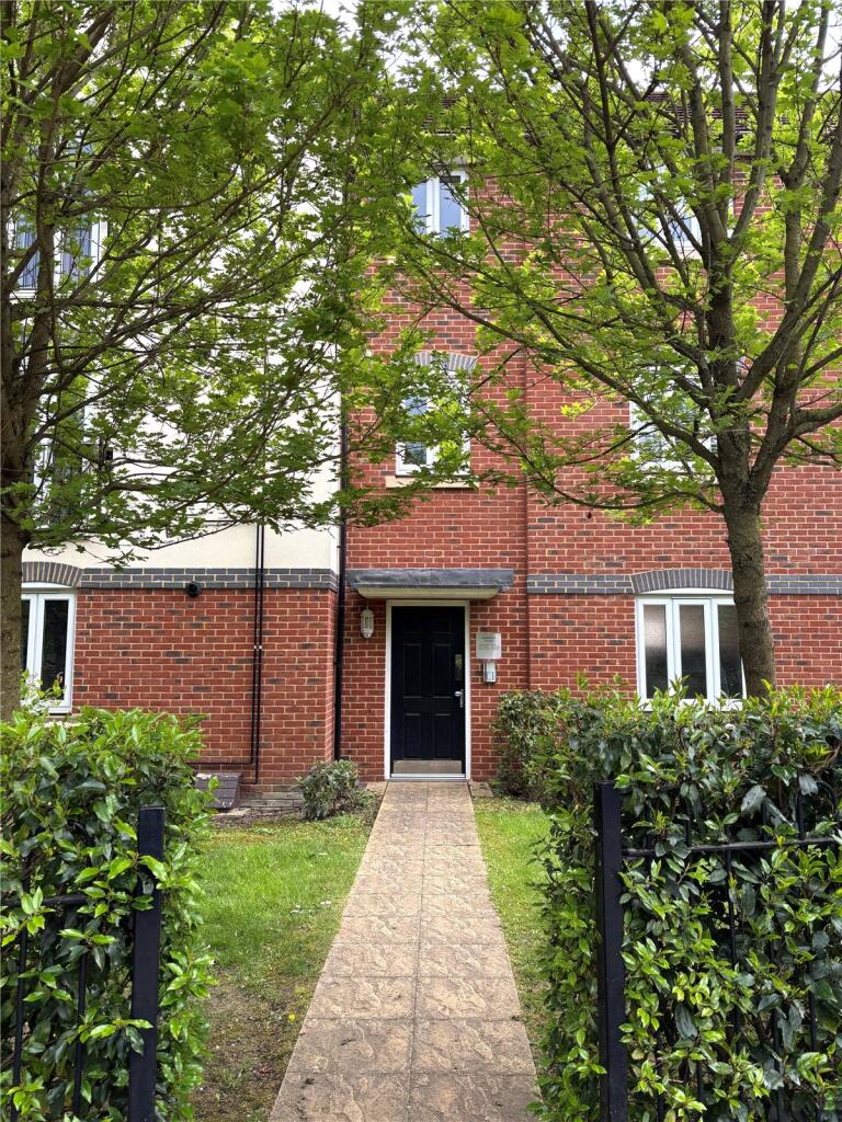 Main image of property: Flat 18, Heathfield House, Carpenters Close, Newbury