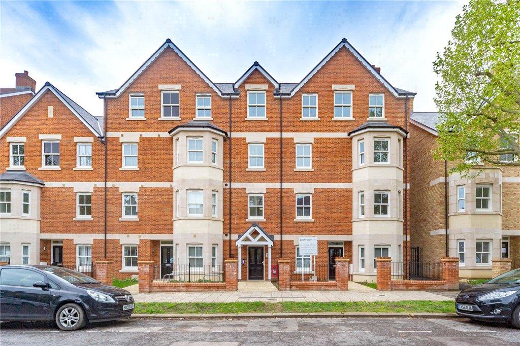2 bedroom apartment for sale in Cornwall House, 32 Warwick Avenue, Bedford, MK40