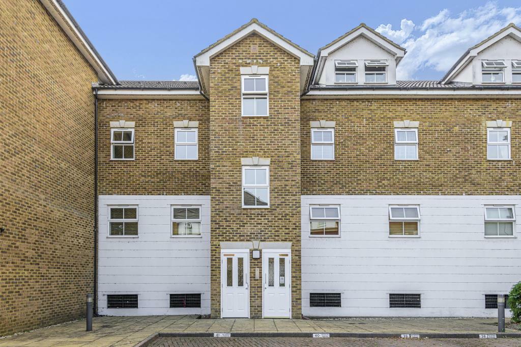 2 bedroom flat for sale in Wraysbury, Berkshire, TW19