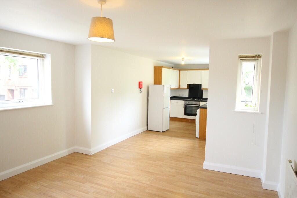 2 bedroom flat for rent in Hotwell Road, Bristol, BS8