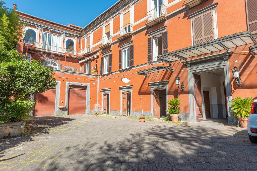 5 bedroom semidetached house for sale in Campania, Naples, Naples, Italy