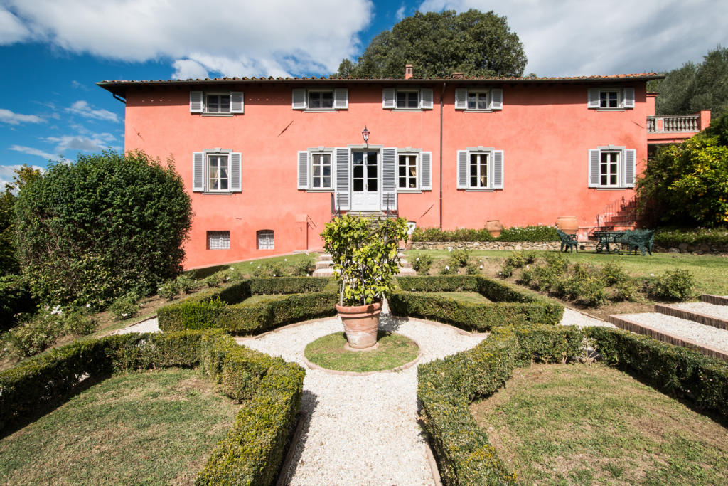 12 bedroom villa for sale in Tuscany, Lucca, Lucca, Italy 12 bedroom villa for sale in Tuscany, Lucca, Lucca, Italy