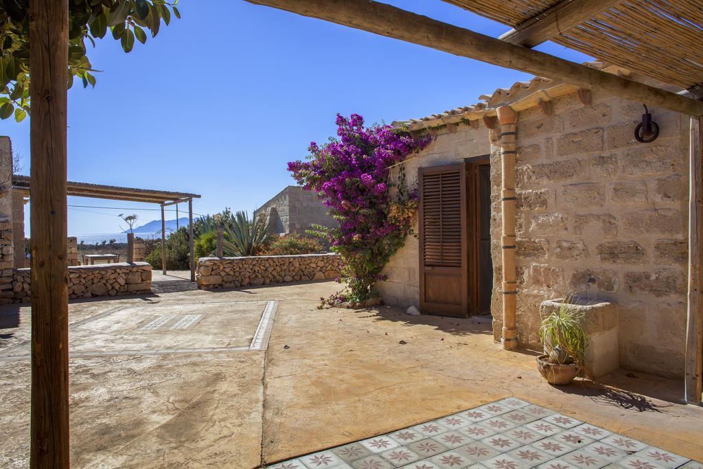 8 bedroom country house for sale in Sicily, Trapani, Favignana, Italy