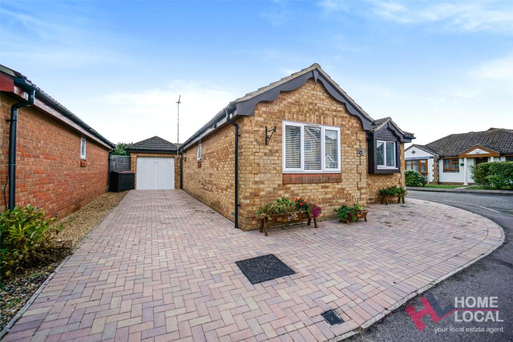2 bedroom bungalow for sale in Wick Farm Road, St Lawrence, Essex, CM0