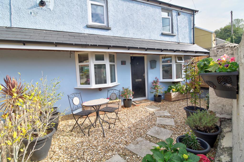 2 bedroom cottage for sale in Pit Place, Aberdare, CF44