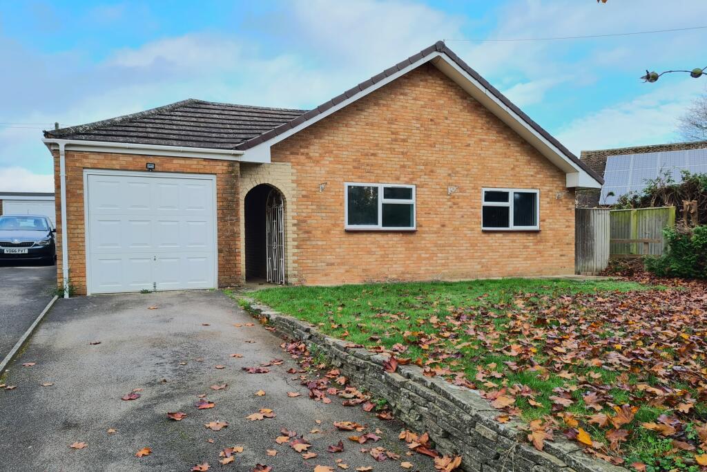 3 bedroom bungalow for sale in Tibberton Lane, Huntley, GL19