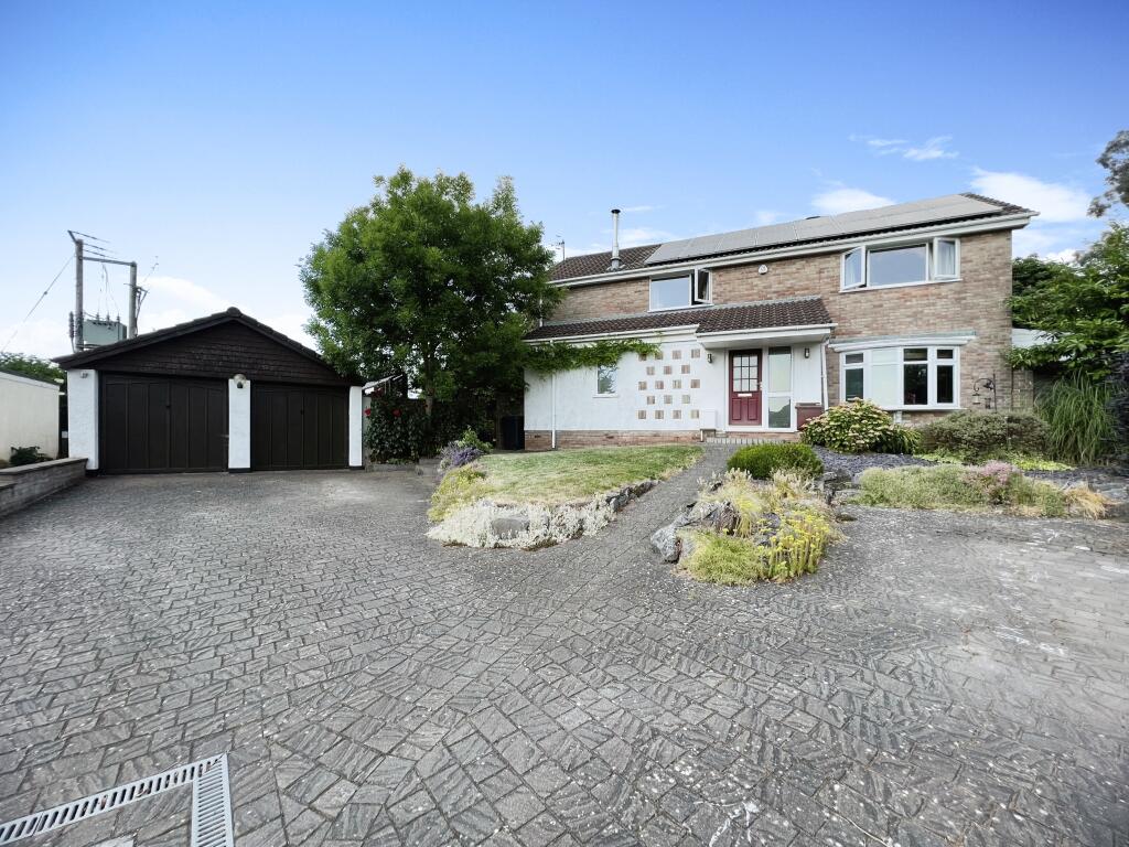 4 bedroom detached house for sale in Brae Rise, BS25