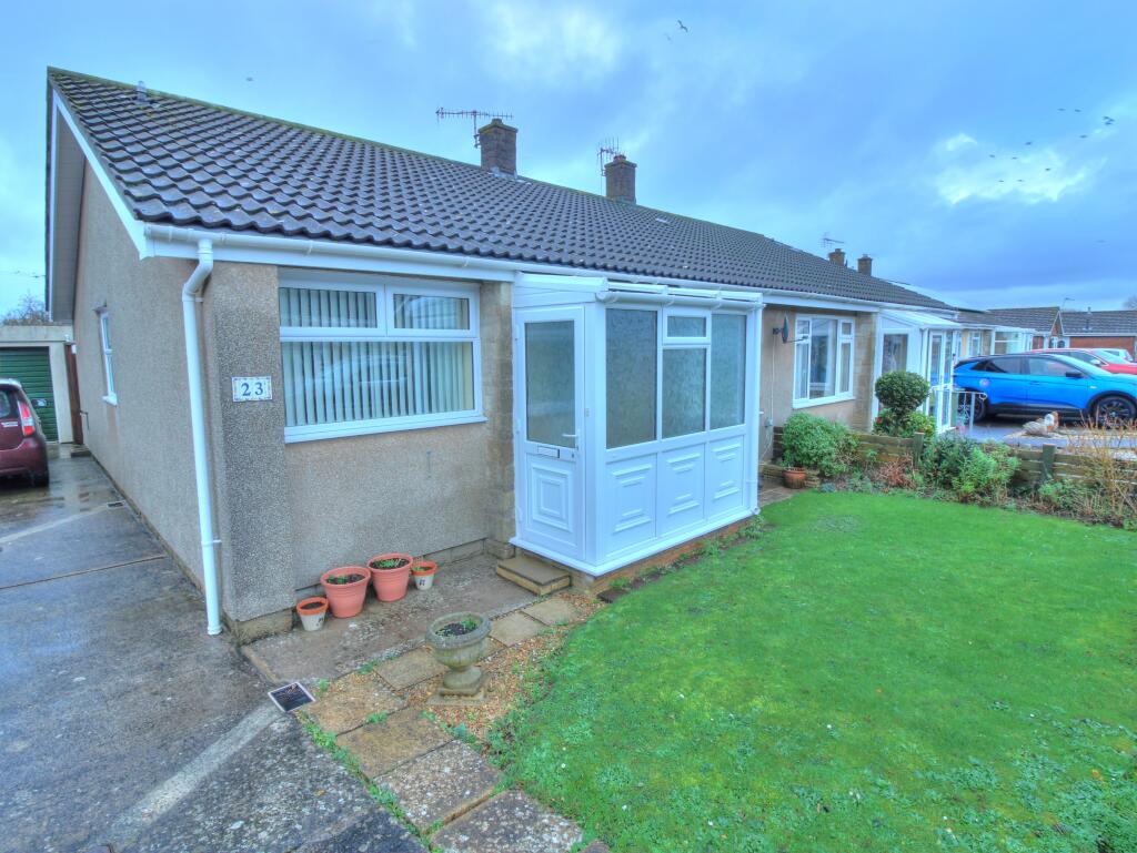 2 bedroom semidetached bungalow for sale in Moorcroft Road, Weston
