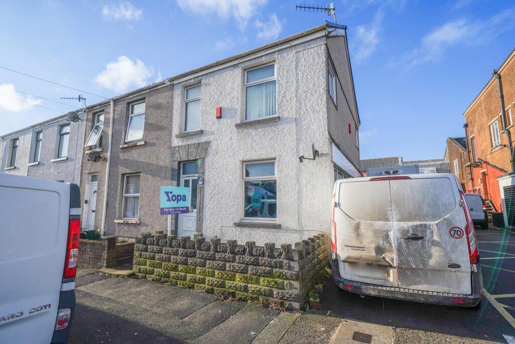 3 bedroom end of terrace house for sale in Eaton Road, Swansea, SA5