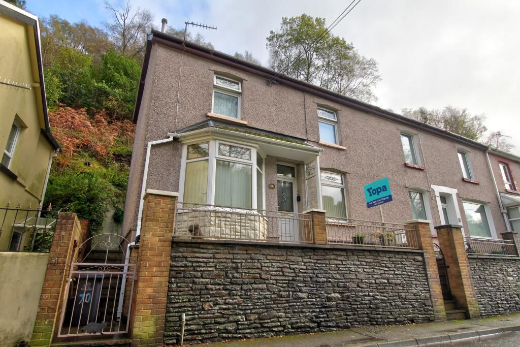 3 bedroom end of terrace house for sale in Blaencuffin Road