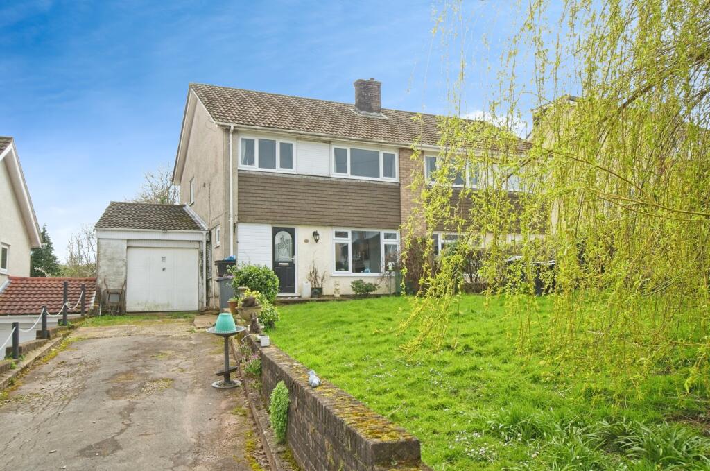 3 bedroom semidetached house for sale in Bryn Heulog, Pontypool, NP4