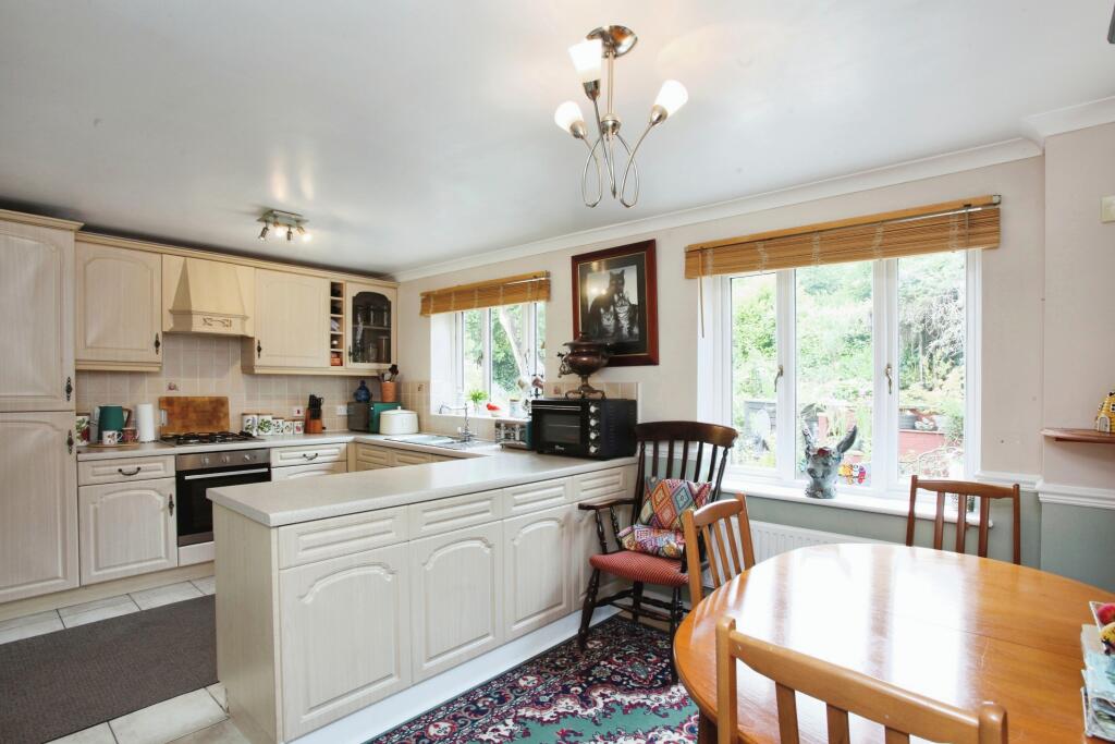Additional property image - Clos Cae Pwll, Treharris, CF46