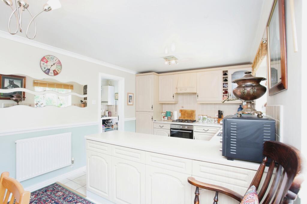 Additional property image - Clos Cae Pwll, Treharris, CF46