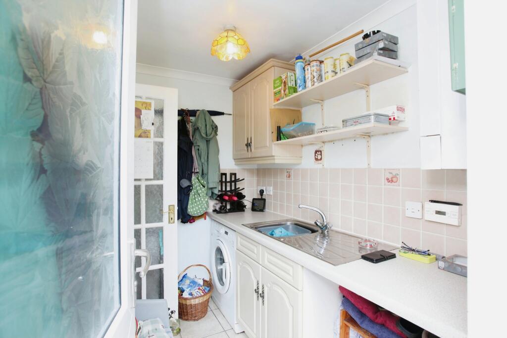Additional property image - Clos Cae Pwll, Treharris, CF46