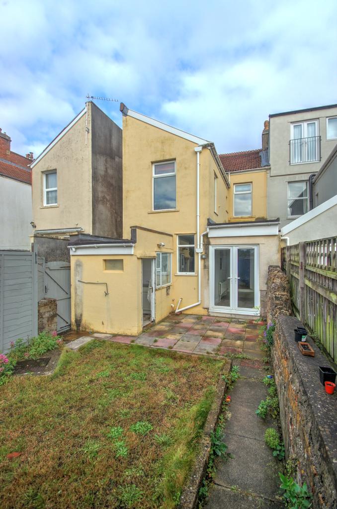 3 bedroom semidetached house for sale in Park Road, Weston