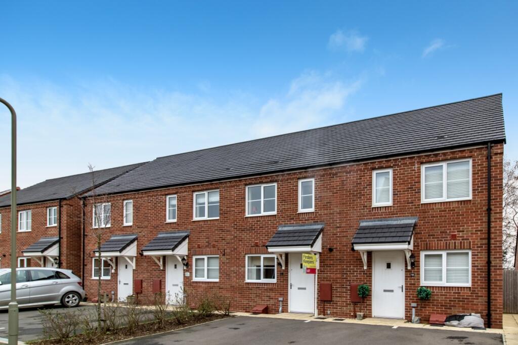 2 bedroom terraced house for sale in Road, Banbury, OX15