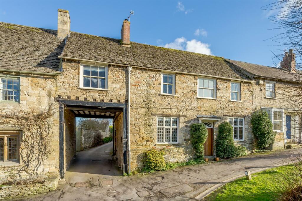3 bedroom terraced house for sale in The Hill, Burford, OX18