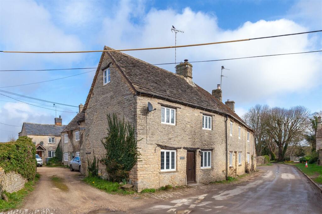 2 bedroom cottage for sale in Asthall, Nr Burford, OX18