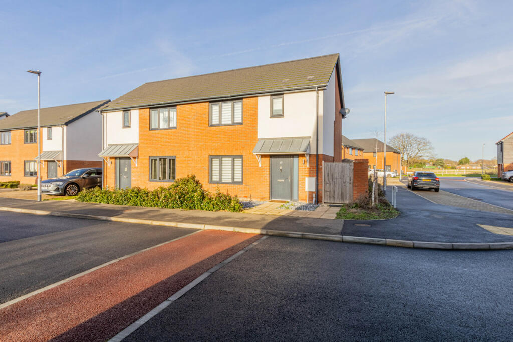 2 bedroom semidetached house for sale in Mannings Road, Frating, CO7