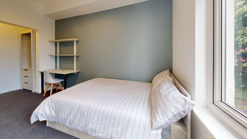 Main image of property: 27 St Michael's Crescent LS6 3AL
