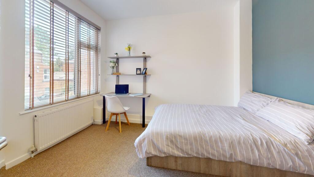 Main image of property: 27a, St Michael's Crescent LS6 3AL