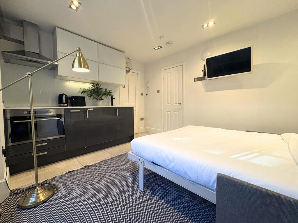 Main image of property: Studio Flat B3, 191 Gloucester Place, Baker Street NW1 6BU