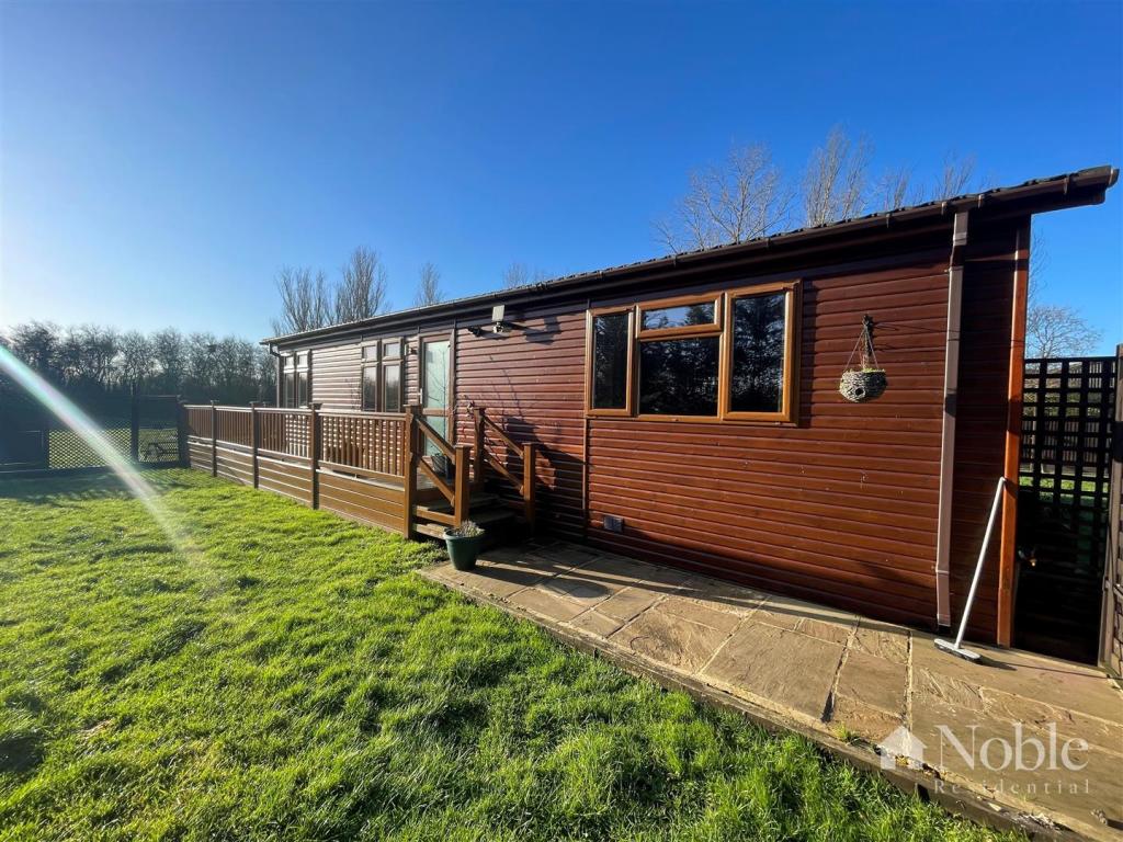 1 bedroom property for sale in St. Marys Lane, Upminster, RM14