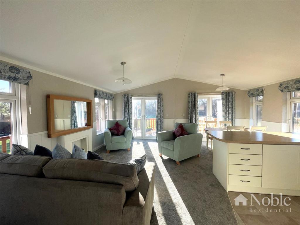 1 bedroom property for sale in St. Marys Lane, Upminster, RM14