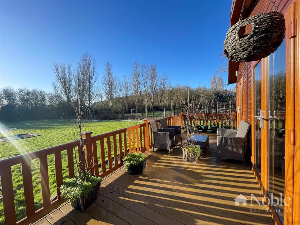 1 bedroom property for sale in St. Marys Lane, Upminster, RM14