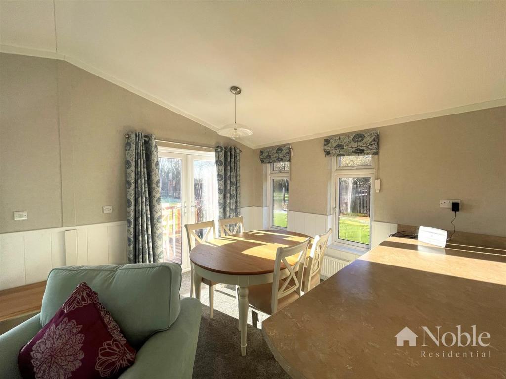 1 bedroom property for sale in St. Marys Lane, Upminster, RM14