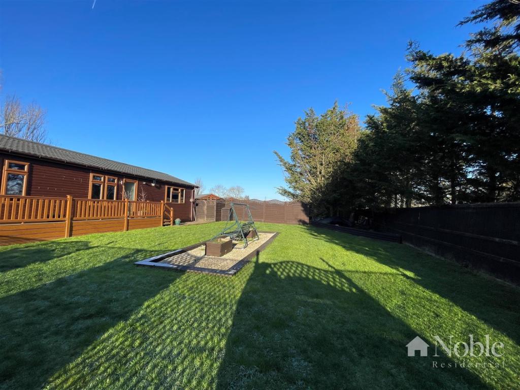 1 bedroom property for sale in St. Marys Lane, Upminster, RM14