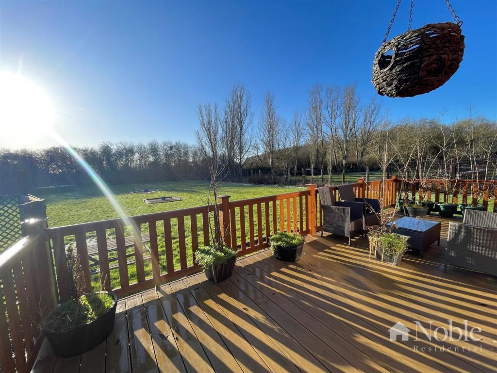 1 bedroom property for sale in St. Marys Lane, Upminster, RM14