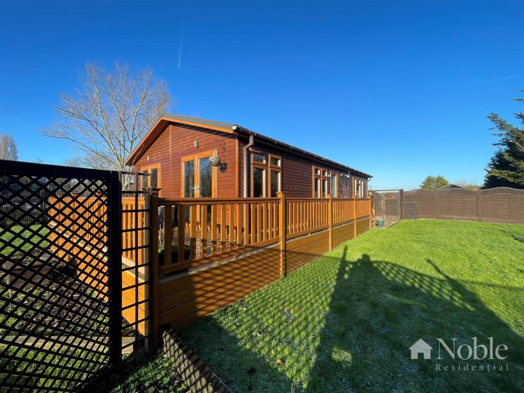 1 bedroom property for sale in St. Marys Lane, Upminster, RM14