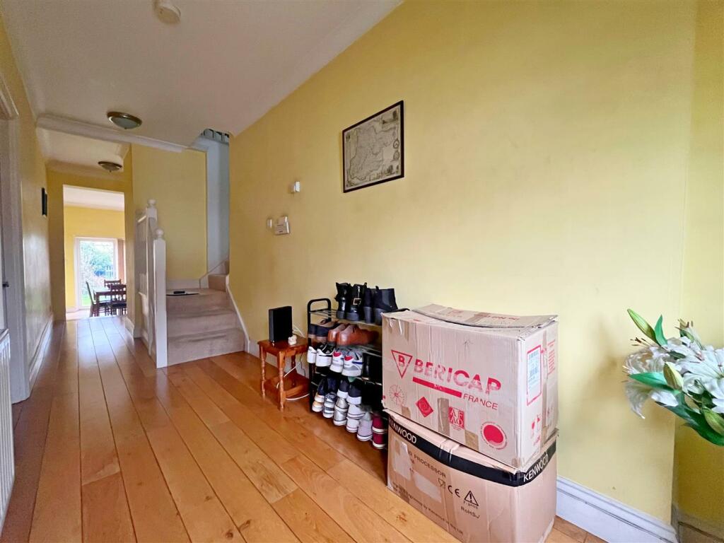 4 bedroom semidetached house for sale in Church Road, Harold Wood, RM3